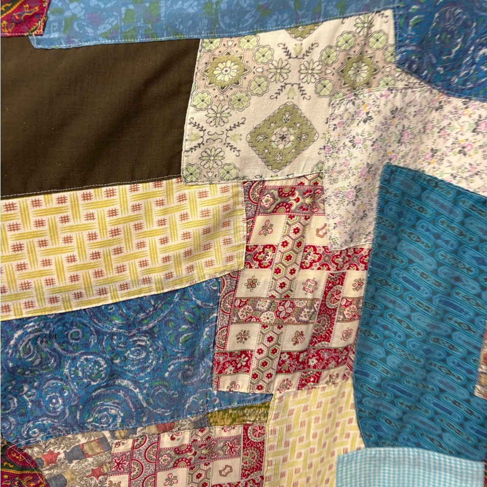 Vibrant Patchwork Quilt Had Made Vintage Fabric - Picture 11 of 15